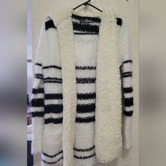 BLACK & OFF-WHITE CARDIGAN Large - Picture 1 of 3
